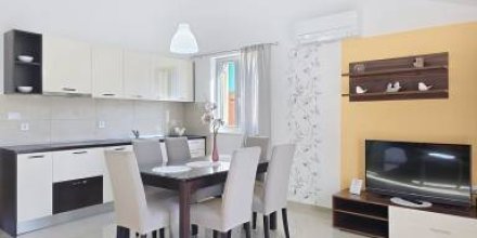 Apartment mit Pool