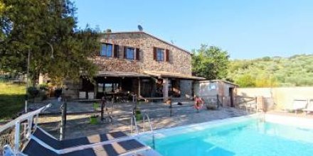 Ferienhaus mit Garten, Grill und Pool 
