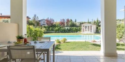 Wohnung mit Garten, Pool und Grill