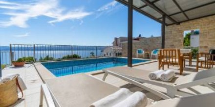 Villa mit Garten, privatem Pool und Grill 