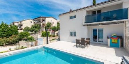 Apartment mit Pool von Aneo Travel