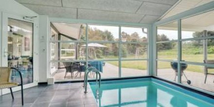 Kinderfreundliches großzügiges Ferienhaus mit Terrasse, Whirlpool und privatem Pool 