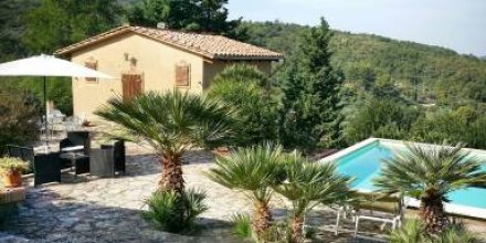 Ferienhaus mit Garten und privatem Pool