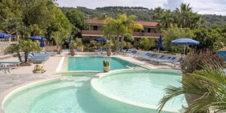 Ferienwohnung mit Pool, Terrasse und Grill