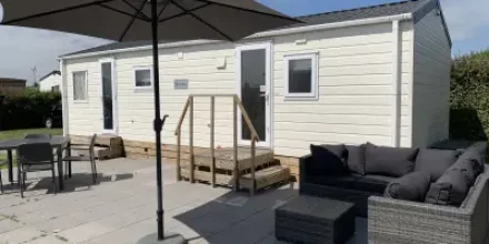 Chalet mit Terrasse, Garten und Pool