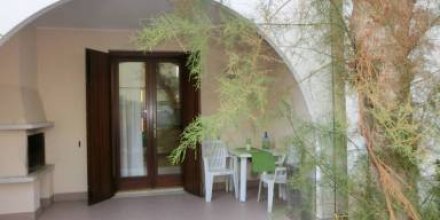 Apartment mit Pool, Garten und Terrasse 