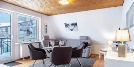 Ferienwohnung mit beheiztem Pool, Garten und Sauna 