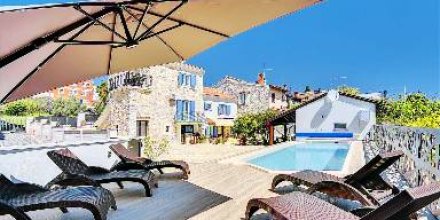 Wohnung mit Pool, Grill und Terrasse