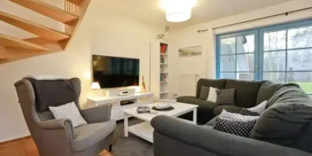 Wunderschönes Ferienhaus mit Garten, Terrasse und Pool 