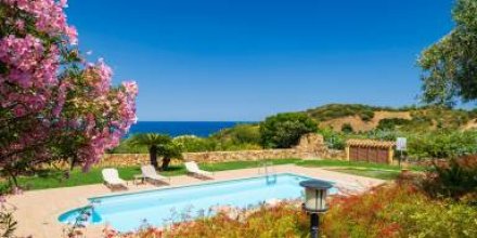 Schöne Villa mit Terrasse, privatem Pool und Grill 