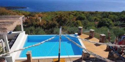 Villa mit Pool und Grill 