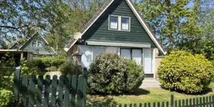 Ferienhaus mit Terrasse, Pool und Garten