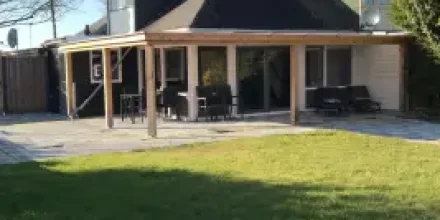Voll ausgestattetes Ferienhaus mit Terrasse, Garten und Grill 