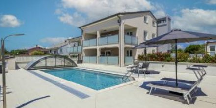 Wohnung mit Grill, Garten und beheiztem Pool