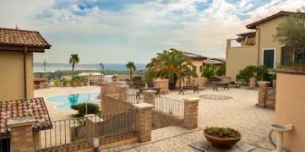 Voll ausgestattete Ferienwohnung mit Garten und Pool 