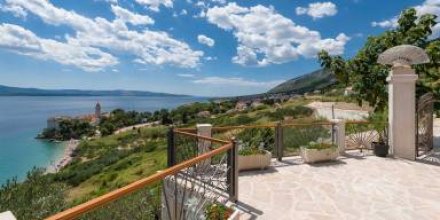 Villa mit Sauna, Pool und Grill 