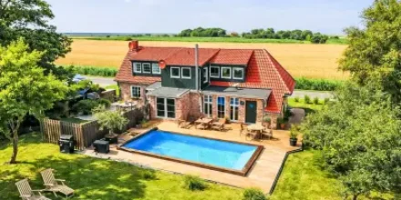 Ferienhaus mit privatem Pool, Grill und Garten 