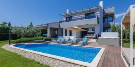 Ferienhaus mit privatem Pool, Terrasse und Garten