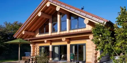 Ferienhaus mit beheiztem Pool, Terrasse und Grill