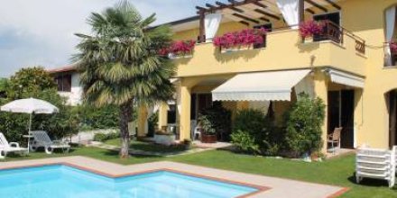 Wohnung mit Pool und Grill
