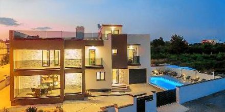 Villa mit Whirlpool, Grill und privatem Pool