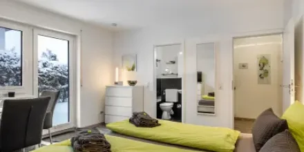 Studio 'Schwarzwaldblick App 4 mit Pool' mit Bergblick, privater Terrasse und WLAN