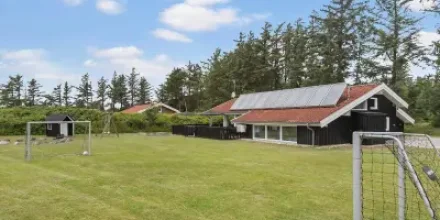 Voll ausgestattetes Ferienhaus mit Whirlpool, Garten und Pool