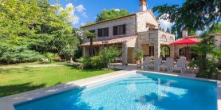 Voll ausgestattetes Ferienhaus mit Terrasse, Garten und privatem Pool 