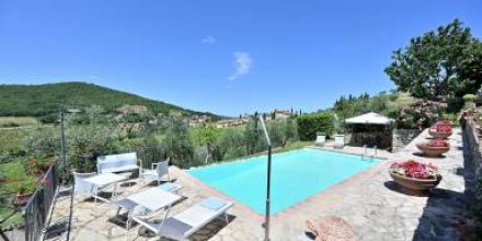 Villa mit Terrasse, Garten und privatem Pool