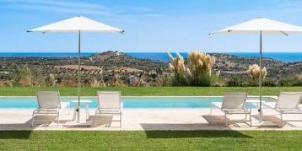 Villa mit Terrasse, Garten und privatem Pool