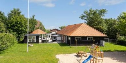 Ferienhaus mit Whirlpool, privatem Pool und Sauna