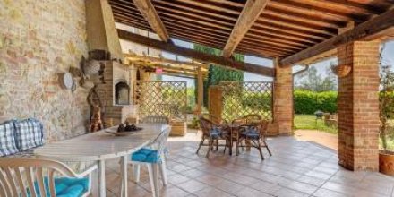 Voll ausgestattetes wunderschönes Ferienhaus mit Garten, Grill und Pool 
