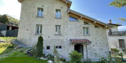 Ferienhaus mit Pool und Garten