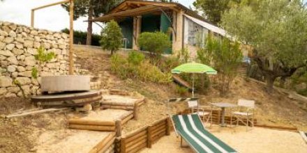 Ferienhaus mit Terrasse, privatem Pool und Whirlpool 