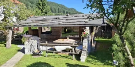 Familienorientiertes schönes Apartment mit Terrasse, beheiztem Pool und Sauna 