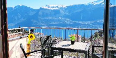Wohnung mit Terrasse, Pool und Garten