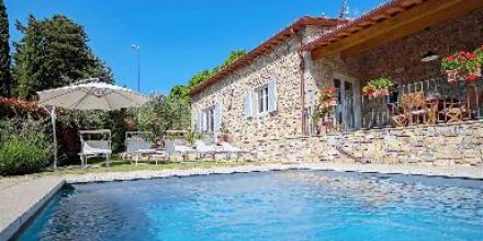 Villa mit privatem Pool, Garten und Terrasse