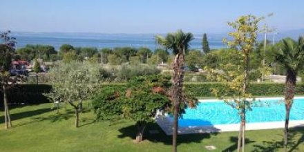 Wohnung mit Pool und Garten 