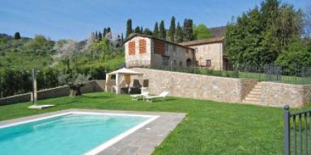 Voll ausgestattete schöne Villa mit Garten, Terrasse und Grill 