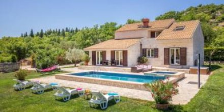 Familienorientierte Villa mit Terrasse, Garten und Grill 