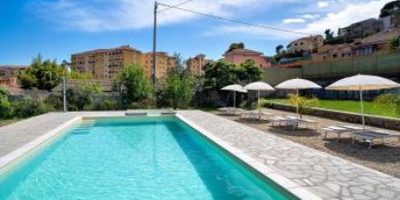 Apartment mit Garten, Terrasse und Pool 
