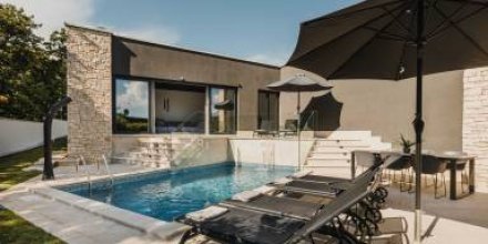 Villa mit Garten, Terrasse und privatem Pool 