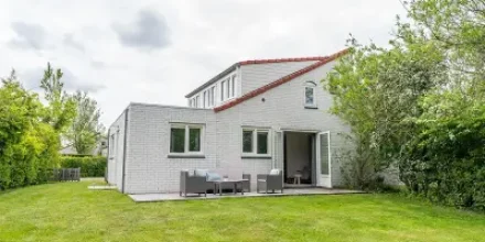 Ferienhaus mit Garten, Pool und Terrasse 