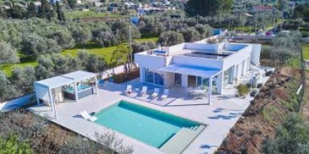 Villa mit Whirlpool, privatem Pool und Garten 