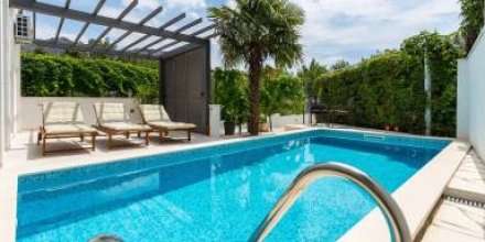 Villa mit Terrasse, Grill und Garten 