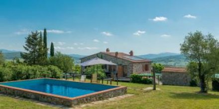 Voll ausgestattetes charmantes Ferienhaus mit Terrasse, privatem Pool und Grill 