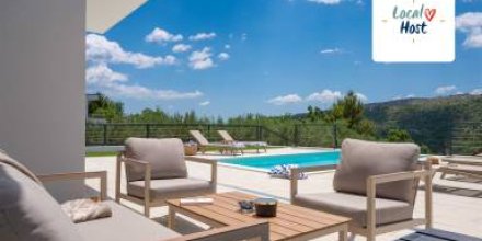 Villa Nacle with heated pool near Omiš
