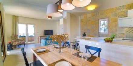 Voll ausgestattetes gemütliches Ferienhaus mit Garten, Grill und privatem Pool 