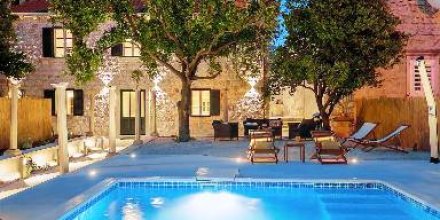 Villa mit Garten, privatem Pool und Terrasse