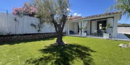 Villa mit Terrasse, privatem Pool und Garten 